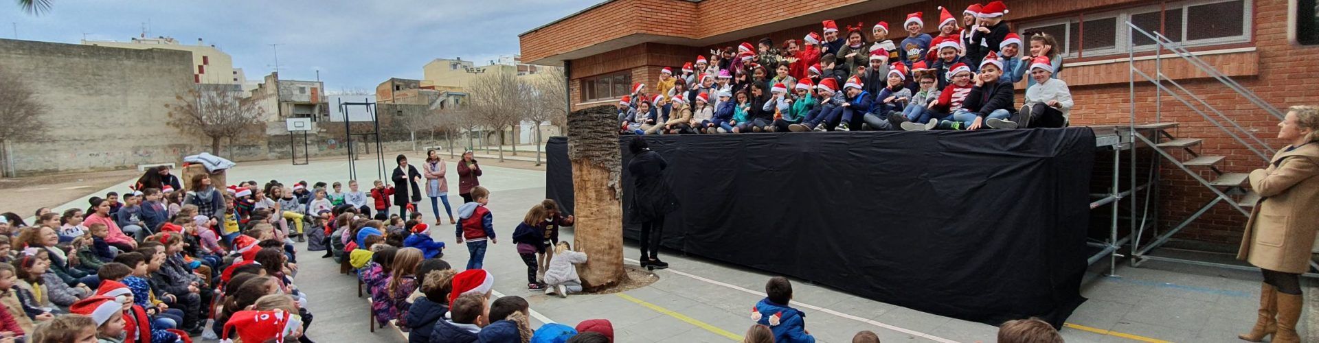 Cantada de nadales per acabar les classes