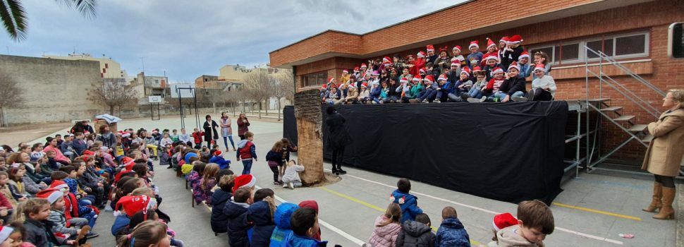 Cantada de nadales per acabar les classes