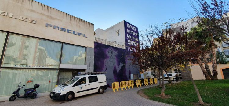 Chile dóna forma a un nou mural a Vinaròs