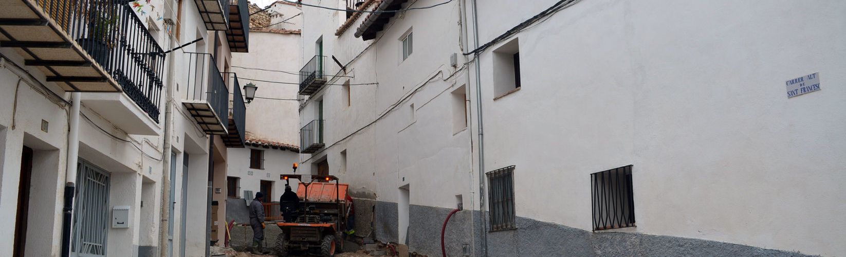 Formigonen l’últim tram del carrer Alt de Sant Francesc de Morella
