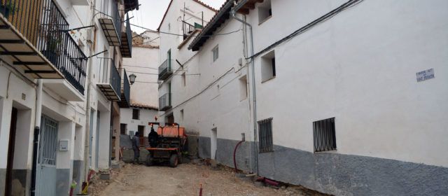 Formigonen l’últim tram del carrer Alt de Sant Francesc de Morella