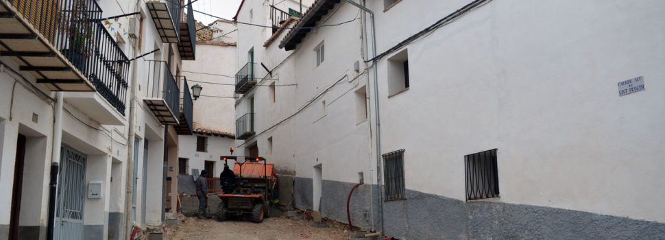 Formigonen l’últim tram del carrer Alt de Sant Francesc de Morella