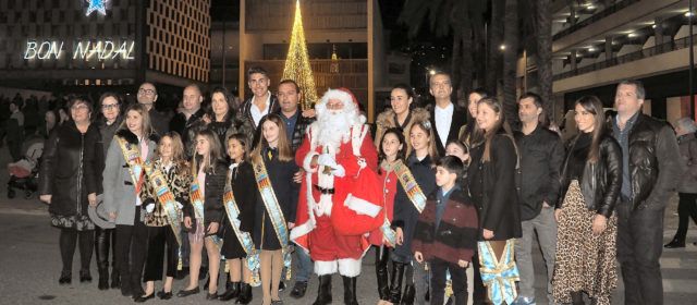 Peñíscola ha recibido la especial visita de Papá Noel