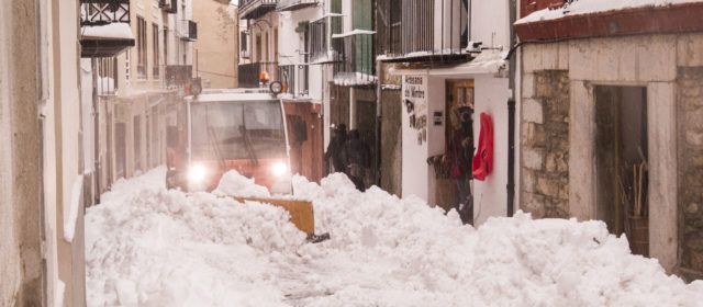 Continuen a Morella els treballs pel temporal de neu