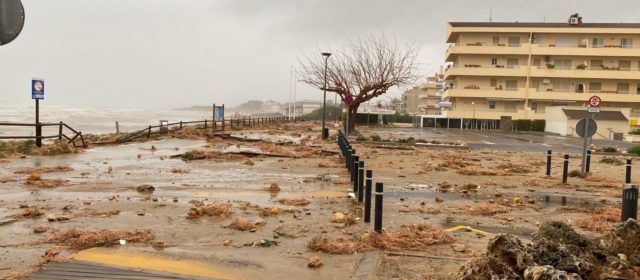 Alcossebre pateix els efectes del temporal marítim