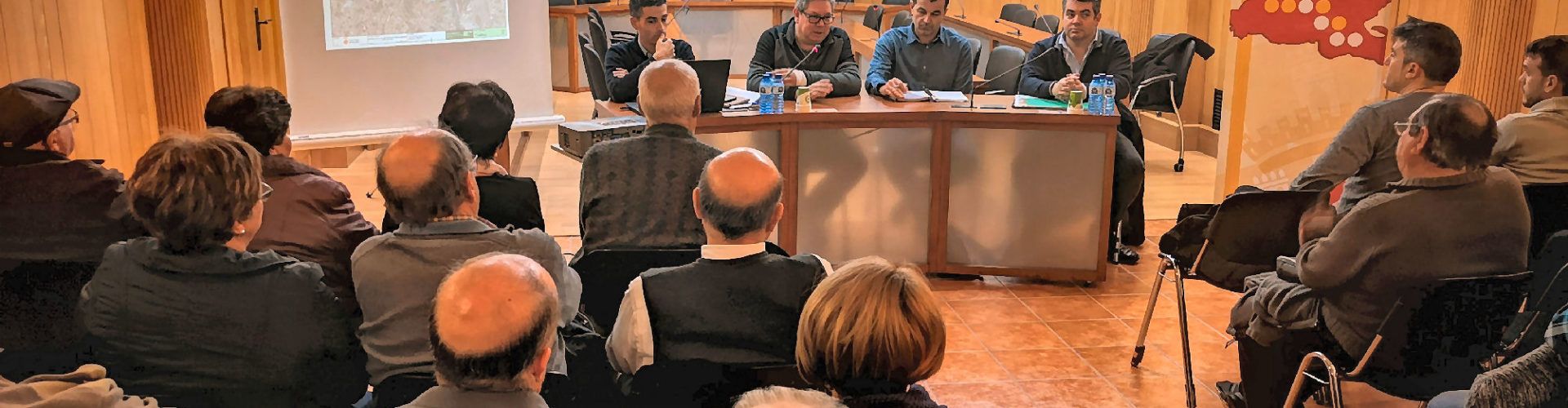 El Consell Comarcal del Baix Ebre presenta el projecte de la Via Verda del Carrilet als veïns afectats pel traçat