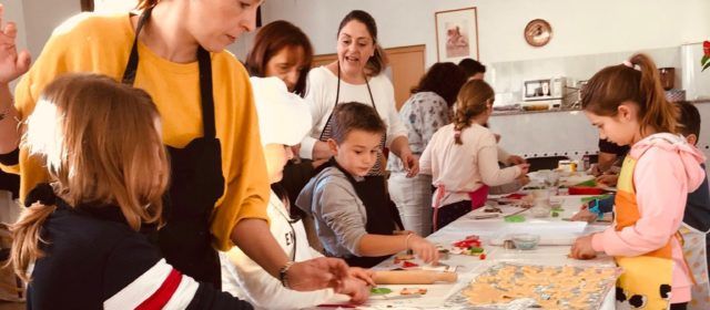 Taller d’elaboració de galletes per als xiquets i xiquetes de Sant Jordi