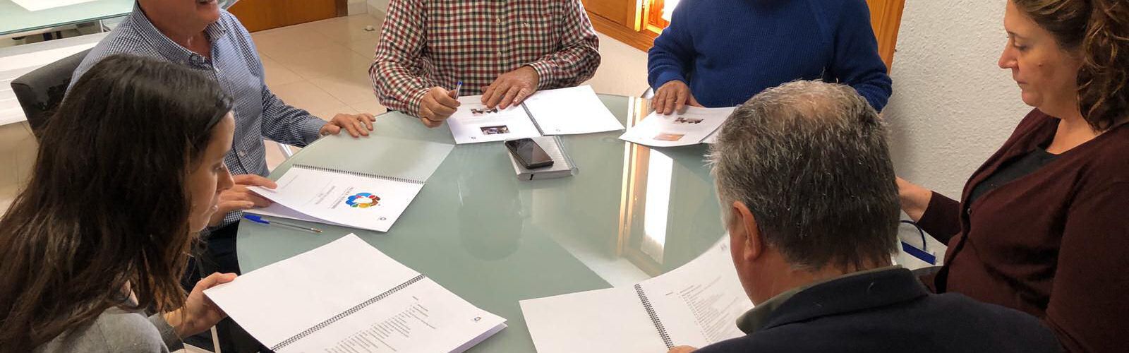 L’Ajuntament d’Alcalà-Alcossebre i l’Associació d’Empresaris local posen en comú l’estratègia contra el top manta