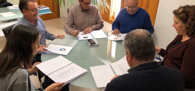 L’Ajuntament d’Alcalà-Alcossebre i l’Associació d’Empresaris local posen en comú l’estratègia contra el top manta