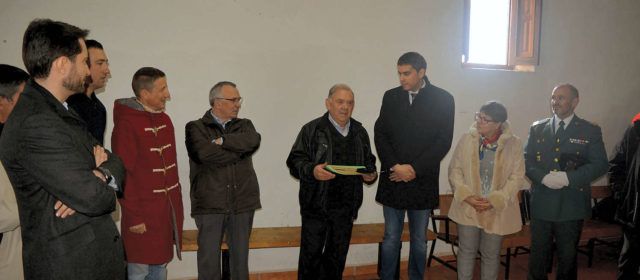 Els alcaldillos d’Ortells reben la Creu de Santa Llúcia a les festes de Sant Blai i Sant Antoni