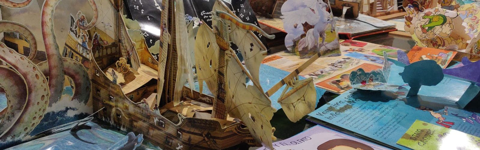 La Biblioteca Municipal de Vinaròs acull la mostra de llibres desplegables “Emergents”