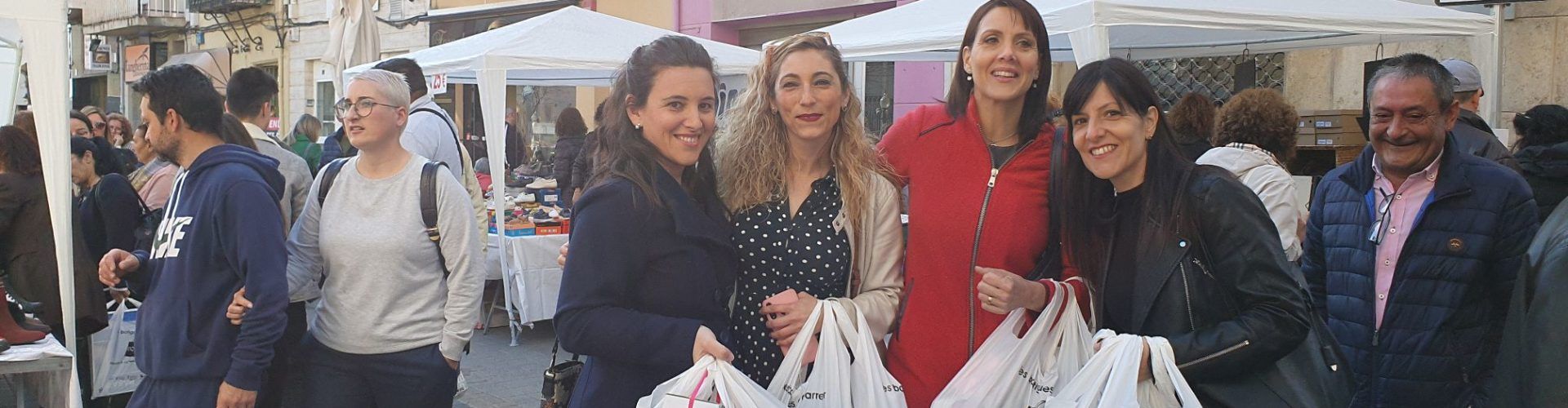 Les botigues de Vinaròs tornen al carrer