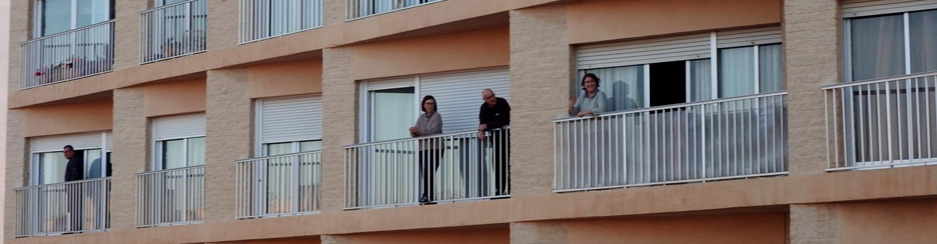 La “volteta” i aplaudiments de les 8, ara amb llum solar