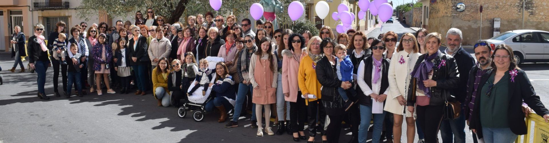 Càlig commemora el Dia de la Dona amb la lectura d’un manifest i un mural