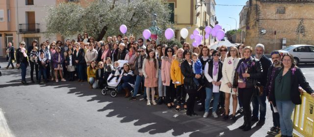 Càlig commemora el Dia de la Dona amb la lectura d’un manifest i un mural