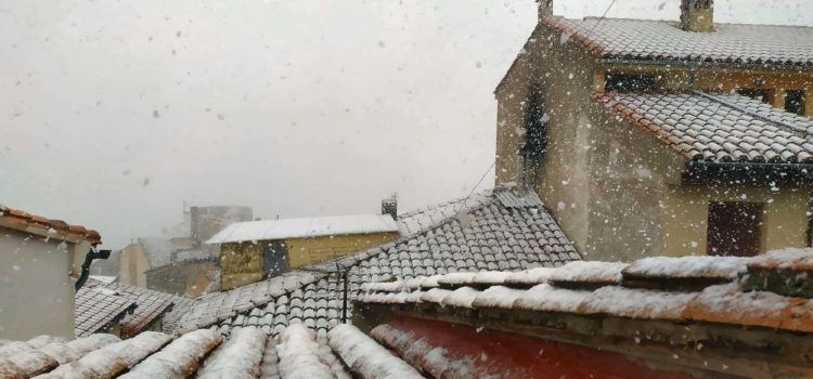La nieve reaparece en Els Ports