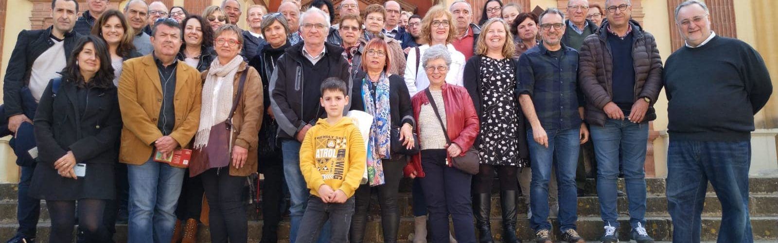 Un grup de tirijans visita l’exposició Art Primer a Barcelona