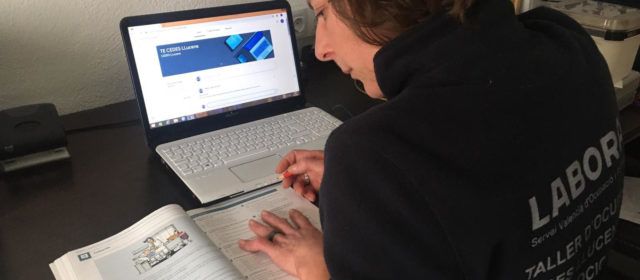 L’alumnat dels tallers d’assistència sociosanitària dels CEDES de la Diputació reprén les classes en format on-line