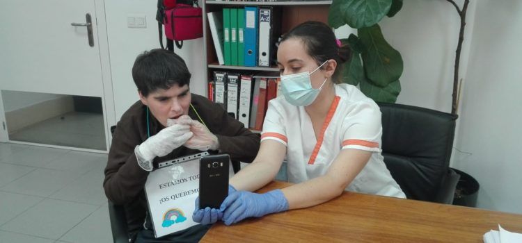 La Residència El Collet de Benicarló fomenta el contacte dels usuaris amb els seus familiars