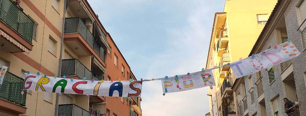 Sorpresa dels veïns del carrer Cid de Vinaròs amb les forces de seguretat