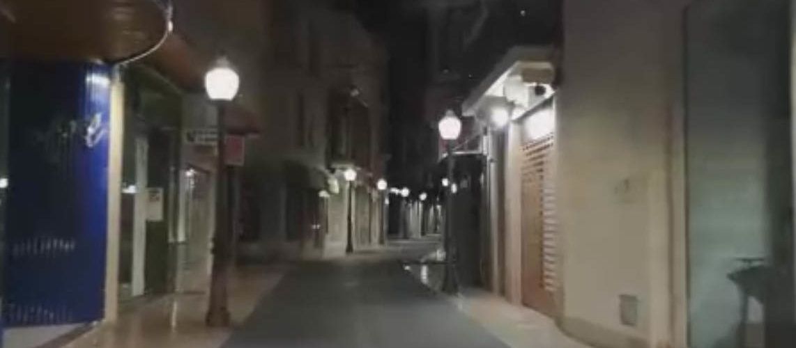 Vídeo: passeig nocturn per un Vinaròs buidat pel coronavirus