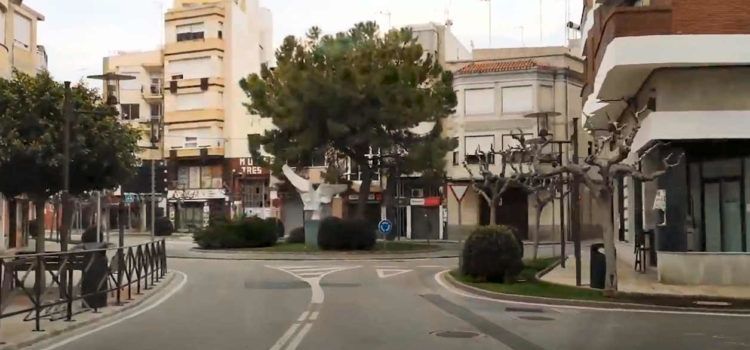 Vídeo: passeig diürn per un Vinaròs buidat pel coronavirus