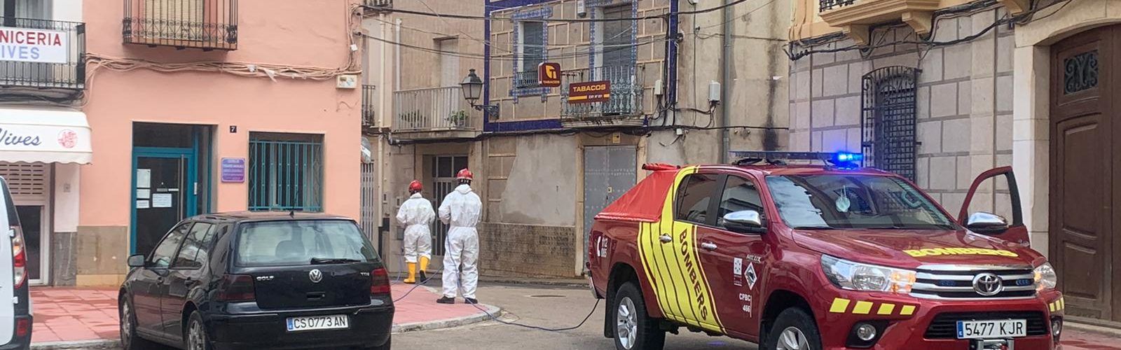 Efectius del Consorci Provincial de Bombers realitzen labors de desinfecció a Santa Magdalena