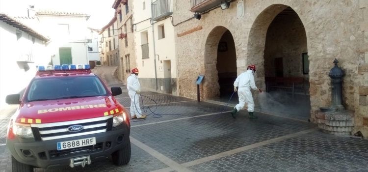 Els bombers de la Diputació han realitzat 153 serveis de desinfecció des de la declaració de l’emergència sanitària