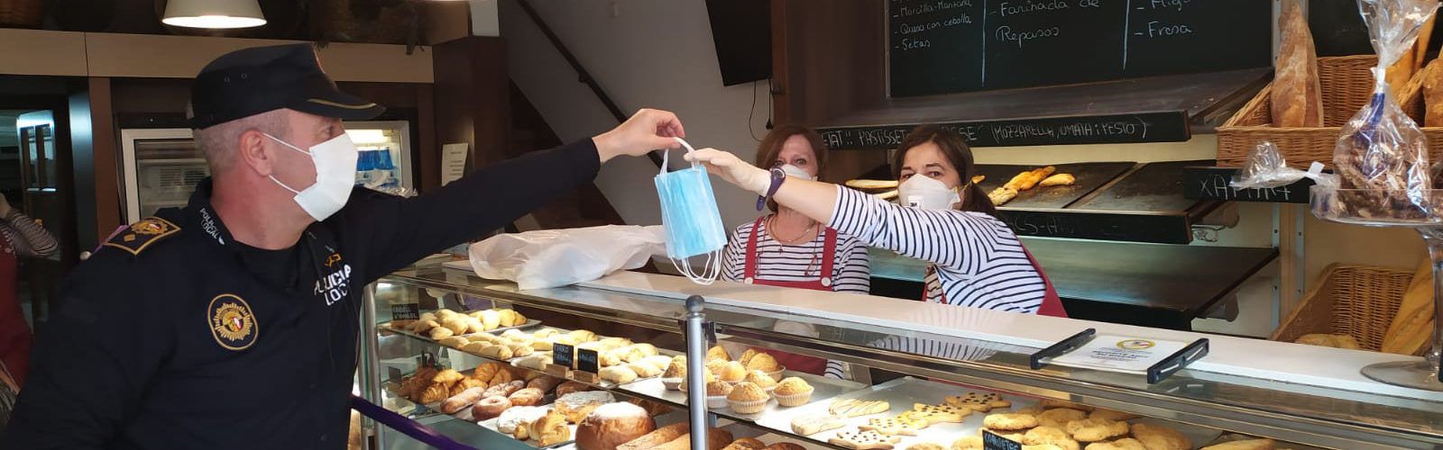 L’Ajuntament de Vinaròs distribueix mascaretes entre els comerços i empreses pel coronavirus