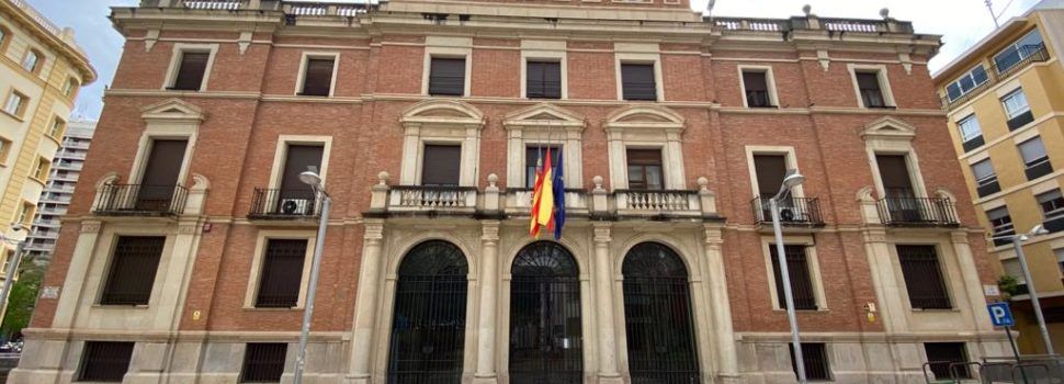 La Diputació de Castelló oneja les banderes a mitja asta i guarda 3 minuts de silenci en record de les víctimes de la COVID-19