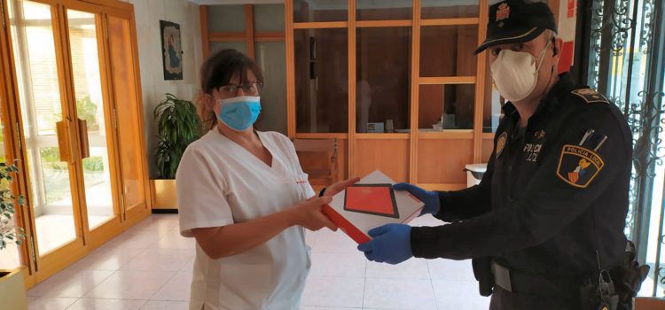 L’Ajuntament de Vinaròs entrega tauletes als usuaris de la residència Sant Sebastià