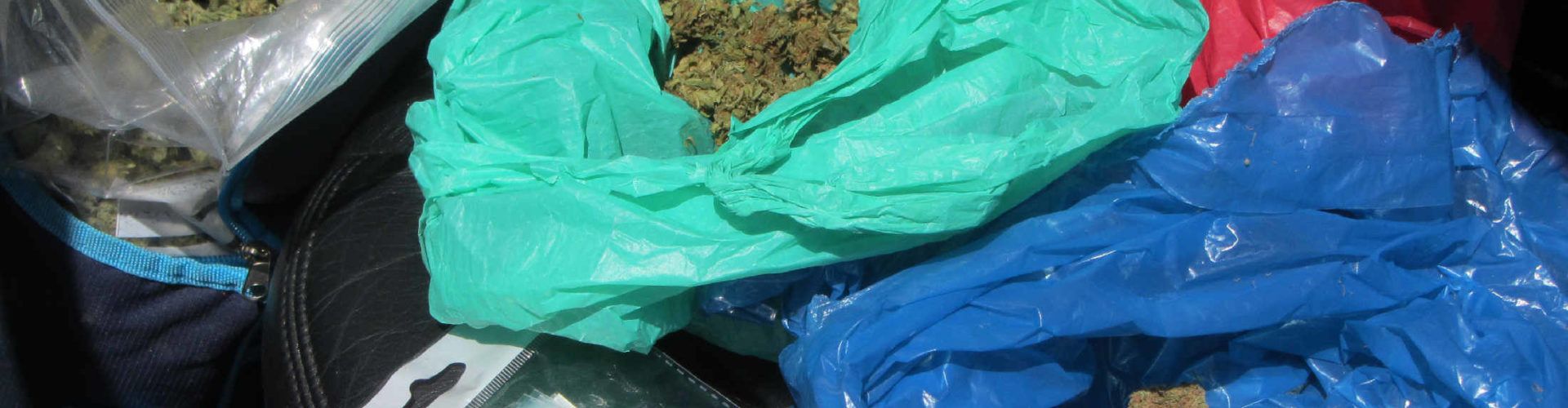 La Guardia Civil intercepta un vehículo que transportaba 2.000 gramos de cogollos de marihuana