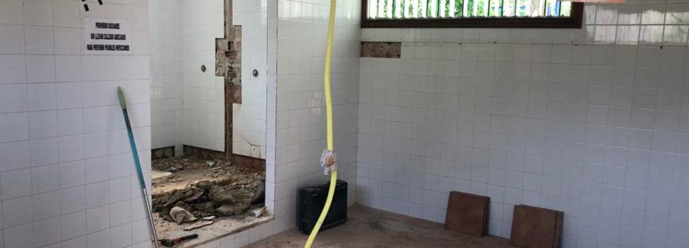 Obres de millora d’accessibilitat a la piscina municipal d’Alcalà