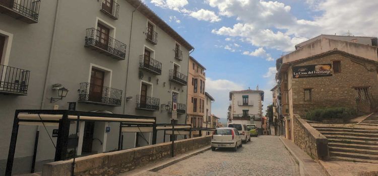 Morella prepara l’obertura de serveis i comerços