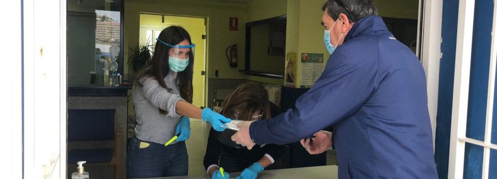 L’Ajuntament de Peníscola reparteix màscares per als veïns majors de 65 anys