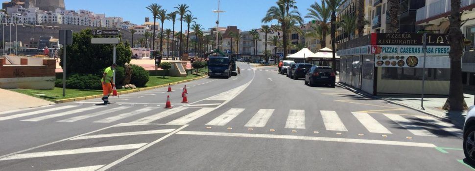 Peñíscola mejora la seguridad vial con la instalación de ojos de gato luminiscentes