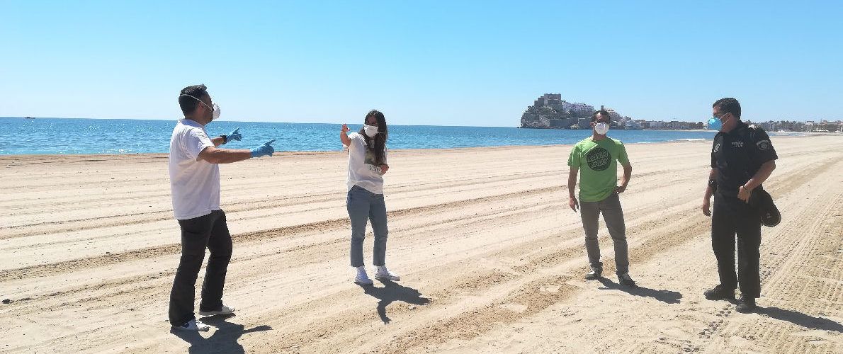 Peñíscola trabaja en la preparación de las playas para su apertura al baño