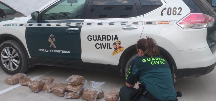 La Guardia Civil intercepta en  Sant Carles de la Ràpita 36 kilos de picadura de tabaco