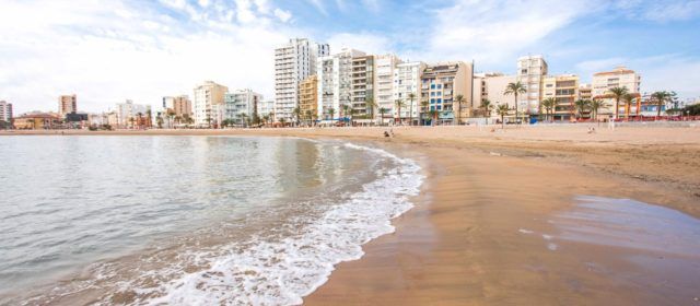 Vinaròs renova les Banderes Blaves de les platges de Fora del Forat i Fortí