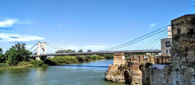 Fotos: L’Ebre, al seu pas per Amposta i el pont penjant