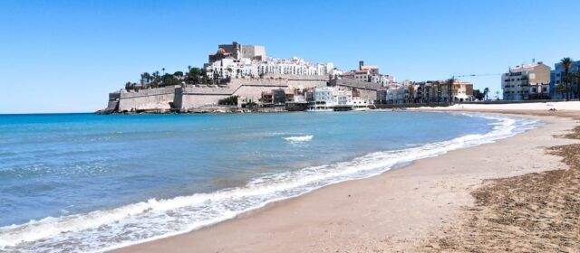 Peñíscola aprueba por unanimidad el Plan de Contingencia para las 18 playas y calas de la localidad