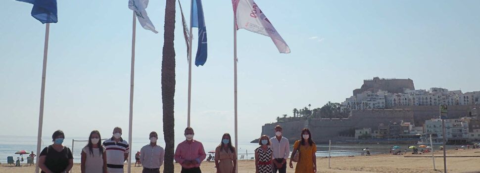 Peníscola hissa les banderes de qualitat a la platja Nord