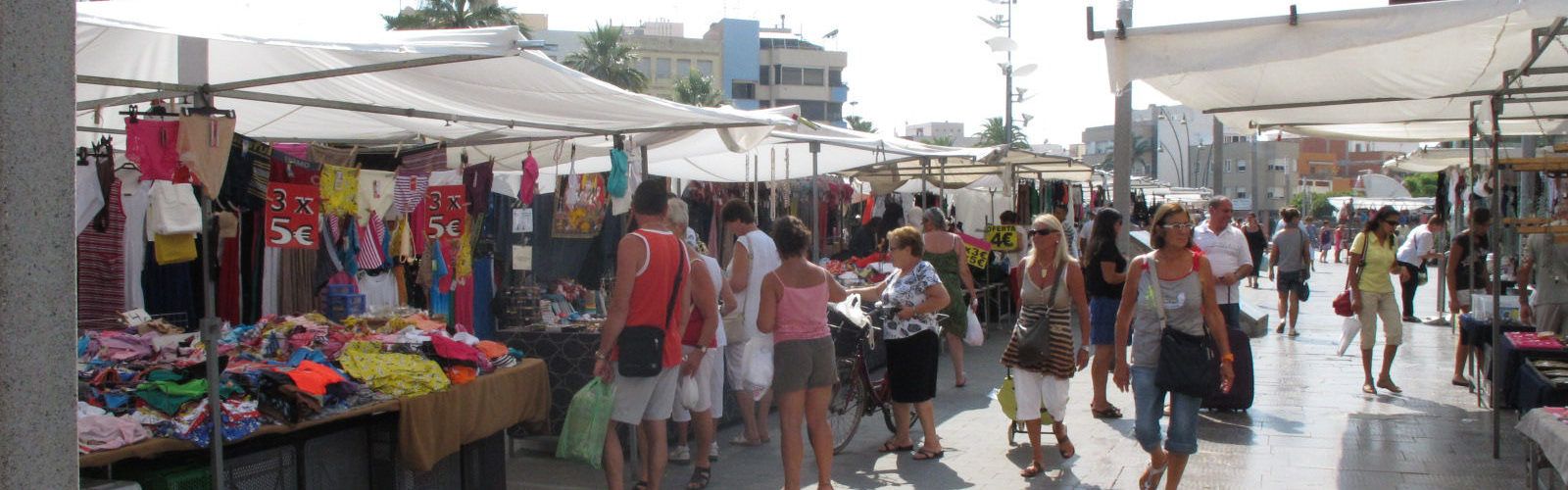 Benicarló trasllada als voltants del Pavelló el Mercat del Dimecres de la roba