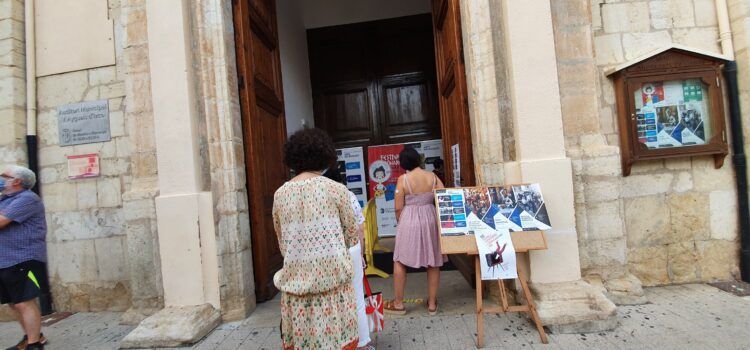 Colas para sacar entradas del XIX Festival de Curtmetratges de Vinaròs