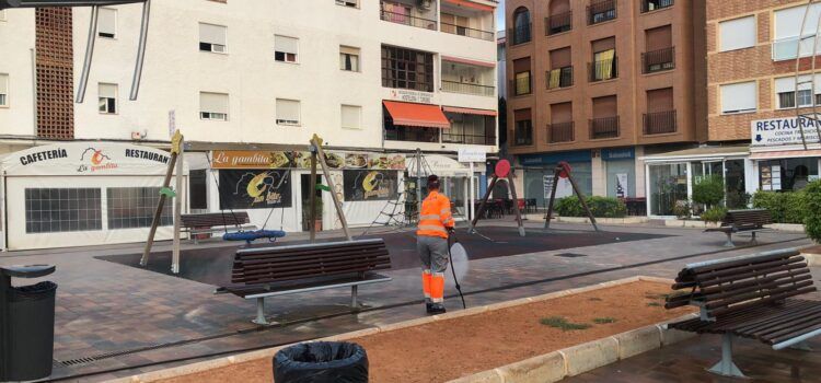 Peníscola suma ja més de 2000 hores de treballs de desinfecció de vials, espais i edificis públics des del mes de març