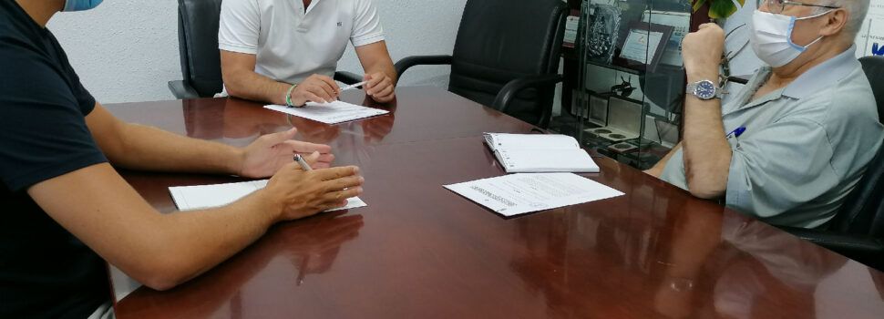 El Ayuntamiento de Peñíscola convenia con el párroco de la localidad el mantenimiento de las campanas de la Ermitana y la Parroquia de Santa María