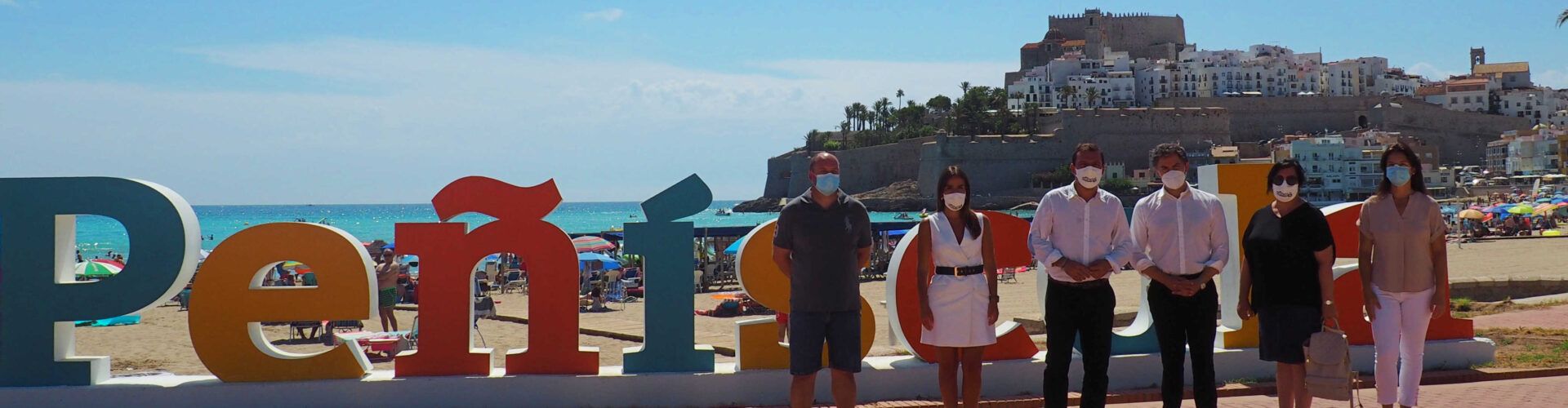 Peníscola renova les lletres XL del Passeig Marítim