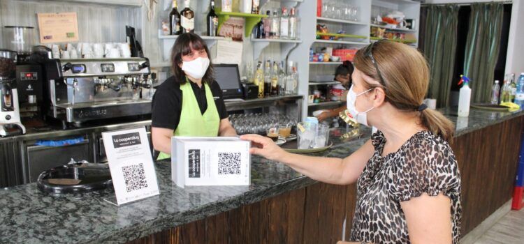La Associació Alt Maestrat promou el turismo segur al digitalitzar les cartes dels restaurants