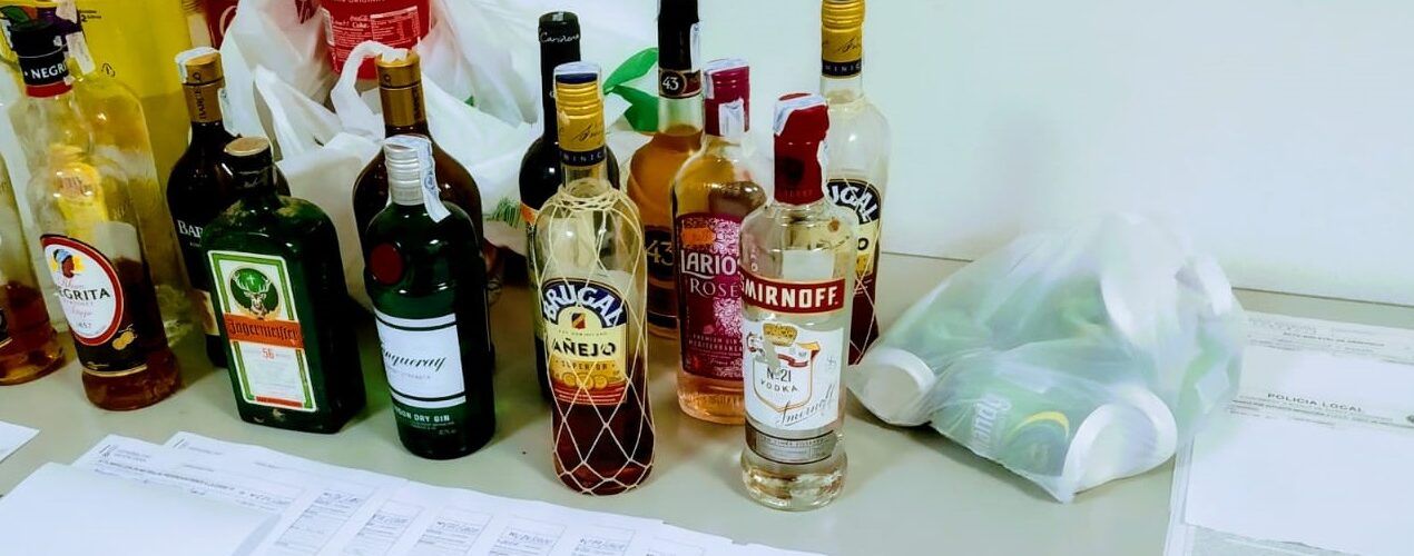 El dispositiu antibotelló de Policia Local i Guàrdia Civil realitza 15 denúncies i incauta 20 botelles d’alcohol en Alcossebre