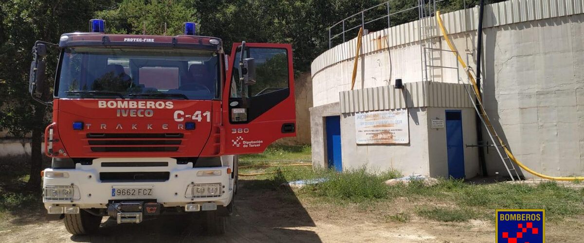 Los bomberos de Teruel suministran agua a Vilafranca